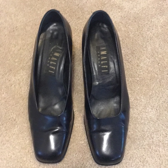 navy pumps size 9